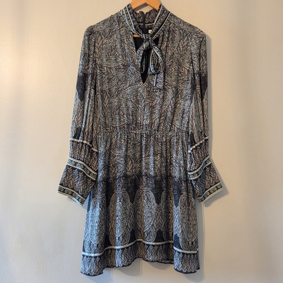 Alice + Olivia Tanisha Paisley Floral Long Sleeve with Neck Tie Green Dress 10 - Picture 4 of 16